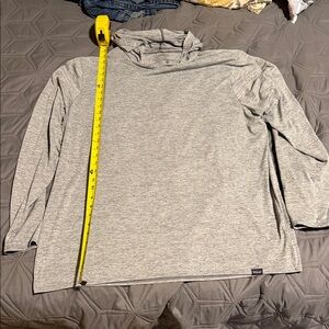 Patagonia men’s Gray Long Sleeve Hoodie